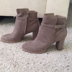 NWOT Banana Republic Factory vegan suede boots 7.5